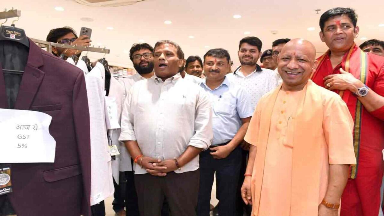 अगली पीढ़ी के जीएसटी सुधार पर सीएम योगी ने जनसंर्पक कर व्यापारियों व ग्राहकों से किया संवाद