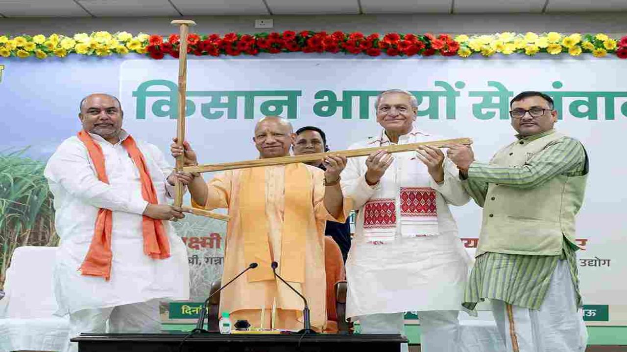 गोपाष्टमी पर मुख्यमंत्री आवास पहुंचे गन्ना किसान, गन्ना मूल्य बढ़ाने पर किया सीएम योगी का अभिनंदन