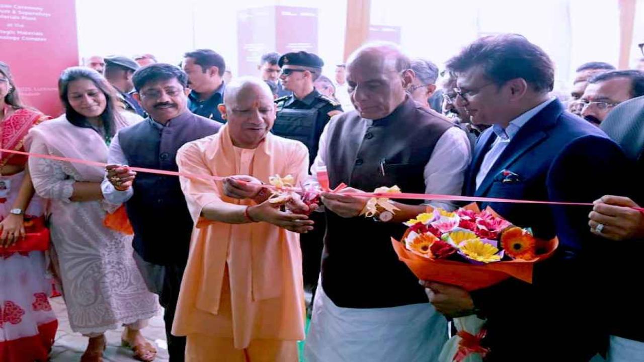 भारत अब अपने रक्षा उत्पादन में दुनिया के सामने आत्मविश्वास से खड़ा है- CM योगी