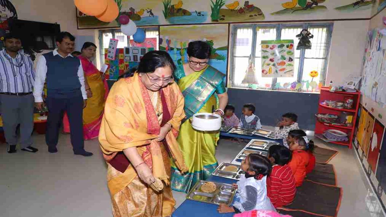 महिला एवं बाल विकास मंत्री बेबी रानी मौर्या ने अभिभावक आंगनबाड़ी सम्मेलन (ECCE दिवस) का किया उद्घाटन