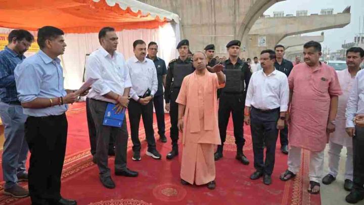 सिक्सलेन फ्लाईओवर निर्माण की प्रगति अपेक्षित न होने पर सीएम योगी ने लगाई फटकार