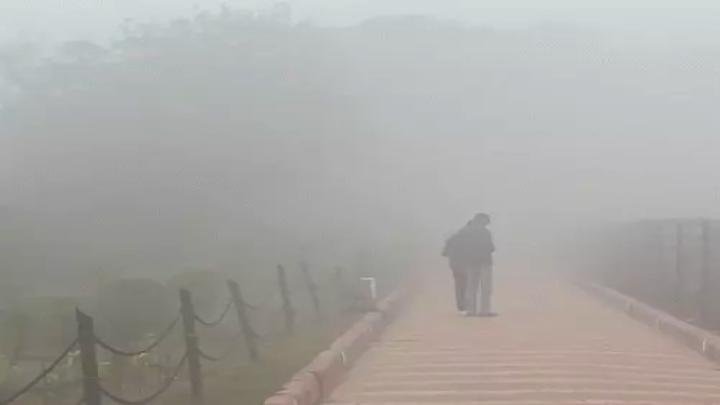 प्रदेश में शीतलहर को लेकर योगी सरकार अलर्ट, गरीबों और निराश्रितों के लिए की संवेदनशील पहल