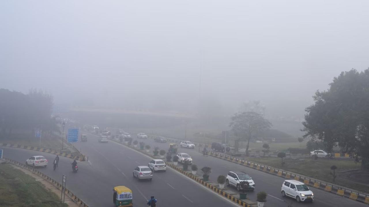 उत्तर प्रदेश में कोहरे की चेतावनी, एक्सप्रेसवे पर गति सीमा की गई कम