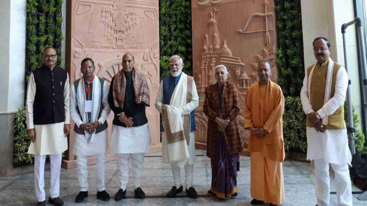 सशक्त, स्वाभिमानी व स्वावलंबी भारत बनाने के लिए सतत प्रयत्नशील हैं पीएम मोदीः रक्षा मंत्री