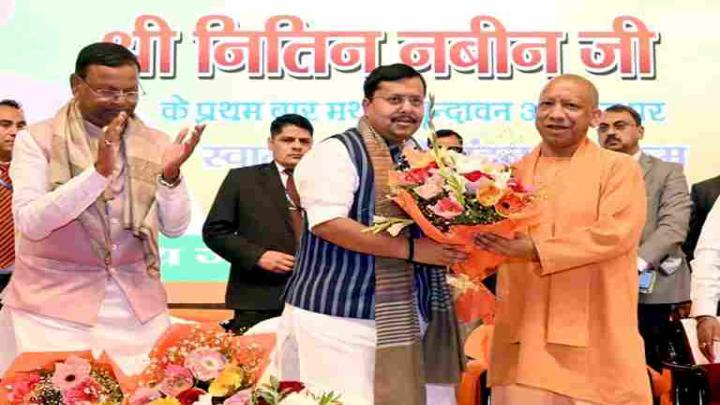 BJP के राष्ट्रीय अध्यक्ष नितिन नवीन पहुंचे मथुरा, CM योगी ने किया स्वागत