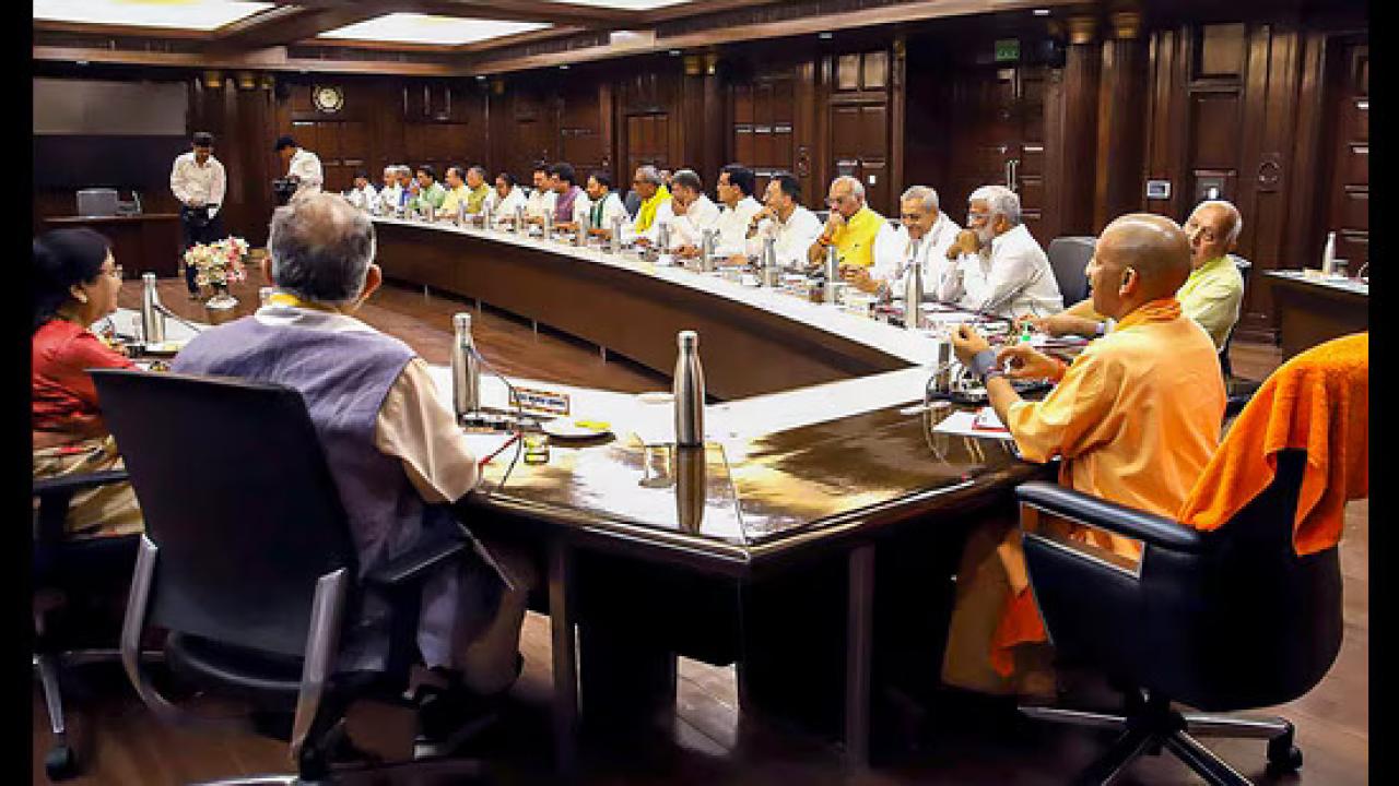 शिक्षकों और शिक्षा कर्मियों के कैशलैस इलाज पर 358.61 करोड़ रुपये खर्च करेगी योगी सरकार