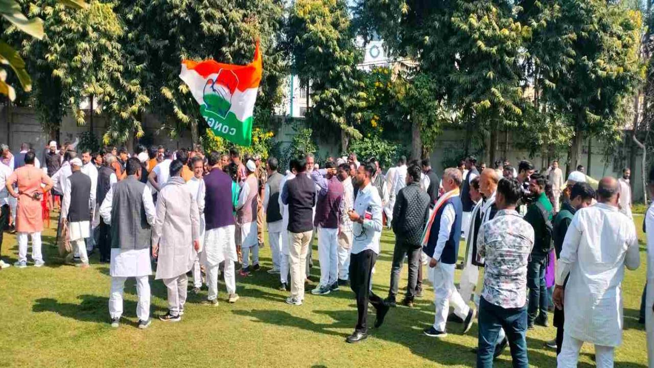 UP Congress Protest News: लखनऊ में कांग्रेस का 'हल्ला बोल', विधानसभा घेराव के दौरान पुलिस से तीखी झड़प, प्रदेश अध्यक्ष अजय राय हिरासत में
