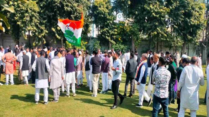 UP Congress Protest News: लखनऊ में कांग्रेस का 'हल्ला बोल', विधानसभा घेराव के दौरान पुलिस से तीखी झड़प, प्रदेश अध्यक्ष अजय राय हिरासत में