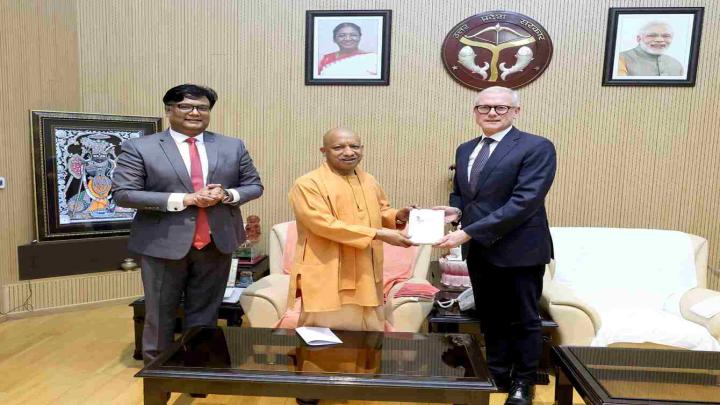 सिंगापुर की कम्पनी 'एपी मोलर माएर्स्क के प्रमुख ने की मुख्यमंत्री योगी आदित्यनाथ से मुलाकात