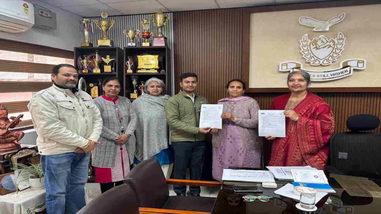 पी जी गवर्नमेंट कॉलेज सैक्टर 11 चंडीगढ़ और PTC News के बीच शैक्षणिक सहयोग हेतु एमओयू पर हस्ताक्षर