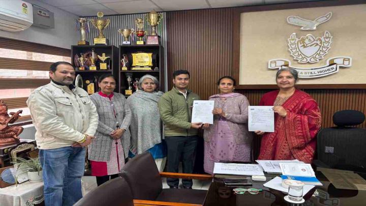 पी जी गवर्नमेंट कॉलेज सैक्टर 11 चंडीगढ़ और PTC News के बीच शैक्षणिक सहयोग हेतु एमओयू पर हस्ताक्षर