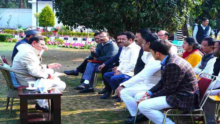 CM धामी का कड़ा एक्शन, सरकारी दफ्तरों और स्कूलों में कर्मियों की सुरक्षा के लिए बनेगी SOP, दोषियों पर होगी सख्त कार्रवाई